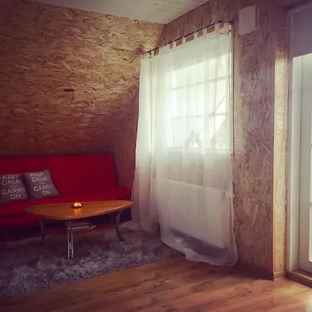 Saadjarve Puhkemajad, Maja Pearu Dom wakacyjny *